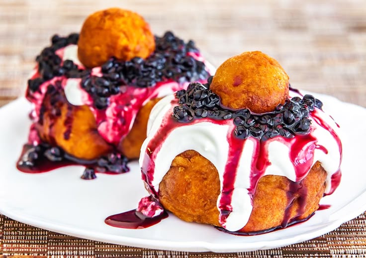 Papanasi Romanian dessert